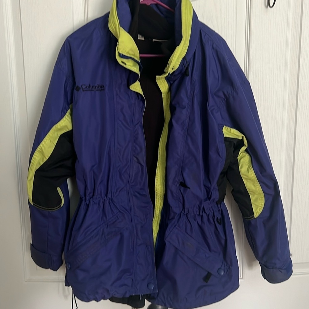 Columbia unisex ski jacket. Multiple pockets fleece lined men’sM womanL